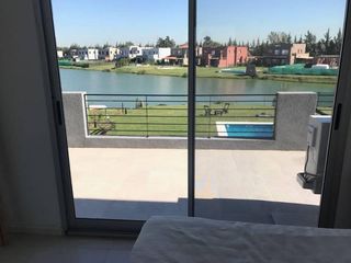 Foto 15 de Casa a la laguna en venta en barrio La Comarca, Tigre.