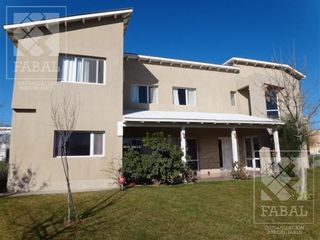 Foto 2 de casa venta Comahue Golf Club Barrio Privado