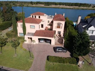 Foto 1 de BAJO DE PRECIO La Isla - Casa Venta USD 1.950.000