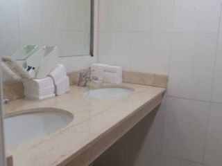 Foto 15 de Excelente oficina en cabecera norte, con vista abierta al dique y la ciudad