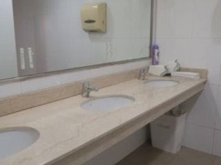 Foto 4 de Excelente oficina en cabecera norte, con vista abierta al dique y la ciudad