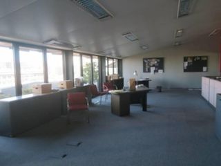 Foto 3 de Excelente oficina en cabecera norte, con vista abierta al dique y la ciudad