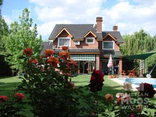 Foto 1 de Casa en venta - Barrio cerrado Álamo Alto.