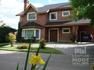 Foto 6 de Casa en venta - Barrio cerrado Álamo Alto.