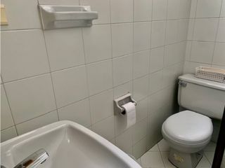 Foto 9 de Oficina en venta en Medellín sector Laureles