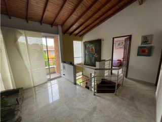 Foto 11 de VENTA DE AMPLIA CASA EN ITAGUI - SECTOR SURAMERICA