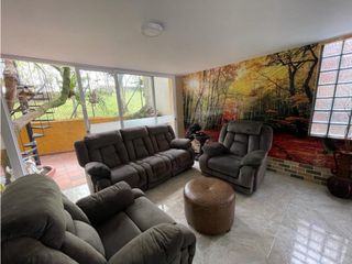 Foto 1 de VENTA DE AMPLIA CASA EN ITAGUI - SECTOR SURAMERICA