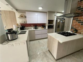 Foto 3 de VENTA DE AMPLIA CASA EN ITAGUI - SECTOR SURAMERICA