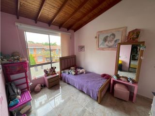 Foto 9 de VENTA DE AMPLIA CASA EN ITAGUI - SECTOR SURAMERICA