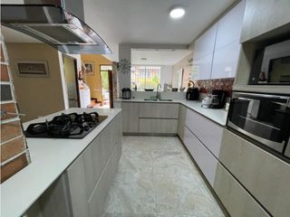 Foto 4 de VENTA DE AMPLIA CASA EN ITAGUI - SECTOR SURAMERICA