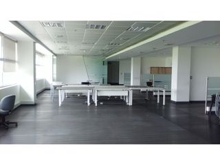 Foto 2 de Arrienda Oficinas Autopista Medellín 1066 M2
