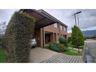 Foto 2 de Palo de agua, KATIOS, 179 M2 lote, 121 M2 const