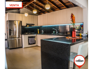Foto 2 de AMPLIA CASA DE 332MTS EN EXCLUSIVO CONDOMINIO PRIVADO