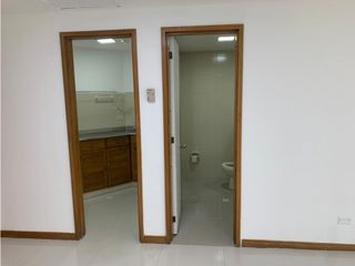 Foto 6 de SE VENDE O SE ARRIENDA OFICINA POBLADO