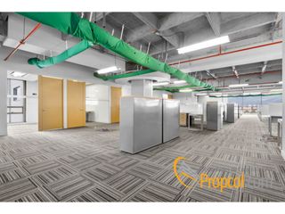 Foto 5 de Se Vende Oficina de 900 metros en Paralelo 108, Bogota