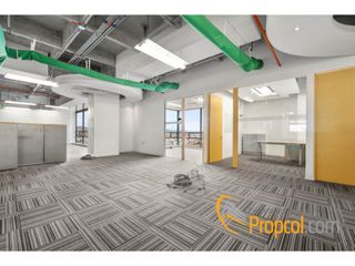 Foto 9 de Se Vende Oficina de 900 metros en Paralelo 108, Bogota