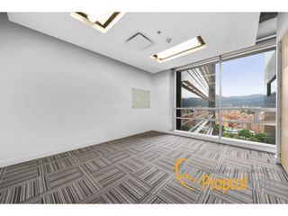 Foto 3 de Se Vende Oficina de 900 metros en Paralelo 108, Bogota