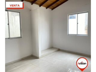 Foto 9 de LINDA CASA ESSQUINERA DE 2 PISOS EN URBANIZACION