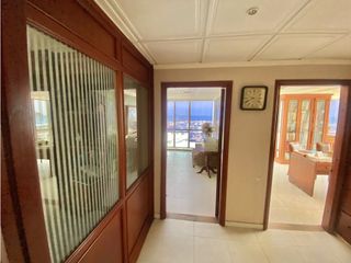 Foto 3 de SE VENDE OFICINA CON VISTA AL MORRO Y PUERTO DE SANTA MARTA