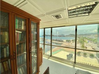 Foto 7 de SE VENDE OFICINA CON VISTA AL MORRO Y PUERTO DE SANTA MARTA