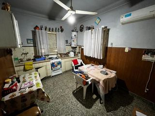 Foto 12 de Casa en venta - 2 Dormitorios 1 Baño - Cochera - 191Mts2 - Temperley