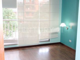 Foto 1 de Remodelado amplio  iluminado  cerca de 2 estaciones de Transmilenio encortinado