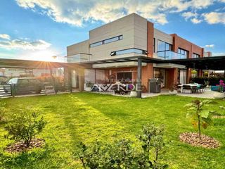 Foto 1 de Espectacular casa esquinera con vista al lago tipo Aliso en Oikos, Cajicá