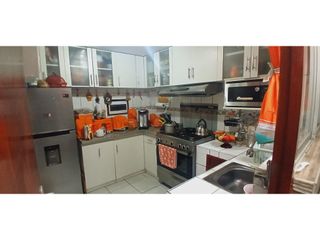 Foto 5 de Venta de Casa de 3 Pisos en Condominio – San Miguel