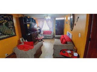 Foto 1 de Venta de Casa de 3 Pisos en Condominio – San Miguel
