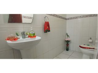 Foto 4 de Venta de Casa de 3 Pisos en Condominio – San Miguel