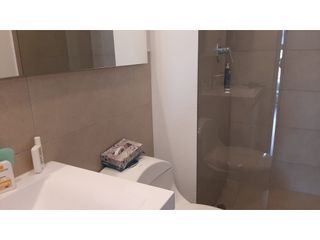 Foto 10 de Moderno apartamento con balcón para arriendo en Chicó