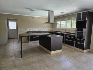 Foto 4 de CASA A LA VENTA NIVEL EJECUTIVO DE 3 DORMITORIOS COUNTRY CHACRAS DEL VALLE NUEVO
