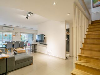 Foto 2 de VENTA - 3 AMB c/ jardín propio - Cochera - Bau - Villa Urquiza