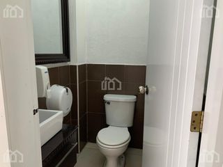Foto 8 de LOCAL COMERCIAL EN ARRIENDO EN AV 10 DE AGOSTO
