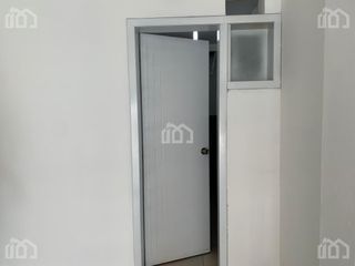 Foto 7 de LOCAL COMERCIAL EN ARRIENDO EN AV 10 DE AGOSTO