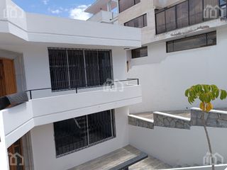 Foto 9 de CASA EN VENTA CON DOS DEPARTAMENTOS  SECTOR  CARCELEN