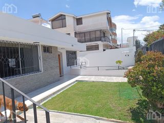 Foto 10 de CASA EN VENTA CON DOS DEPARTAMENTOS  SECTOR  CARCELEN