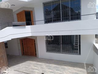 Foto 3 de CASA EN VENTA CON DOS DEPARTAMENTOS  SECTOR  CARCELEN