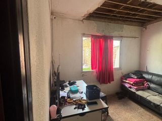 Foto 3 de Casa en venta - 2 Dormitorios 2 Baños -  Local - 300Mts2 - Los Hornos, La Plata
