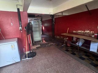 Foto 5 de Casa en venta - 2 Dormitorios 2 Baños -  Local - 300Mts2 - Los Hornos, La Plata