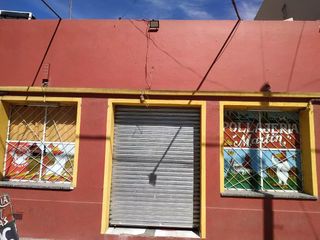 Foto 1 de Casa en venta - 2 Dormitorios 2 Baños -  Local - 300Mts2 - Los Hornos, La Plata