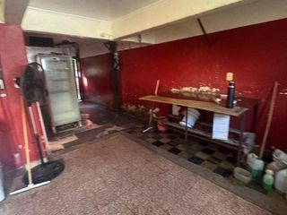 Foto 7 de Casa en venta - 2 Dormitorios 2 Baños -  Local - 300Mts2 - Los Hornos, La Plata