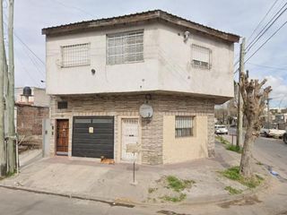 Foto 1 de Departamento en venta - 4 Dormitorios 1 Baño - Cochera - 70Mts2 - Quilmes