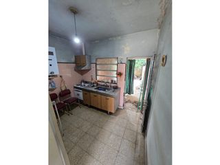 Foto 4 de VENTA - CASA 2 DORM CON GARAJE + PATIO - Bº CENTRO AMERICA