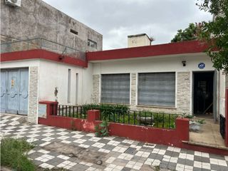 Foto 1 de VENTA - CASA 2 DORM CON GARAJE + PATIO - Bº CENTRO AMERICA