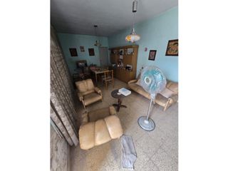 Foto 2 de VENTA - CASA 2 DORM CON GARAJE + PATIO - Bº CENTRO AMERICA