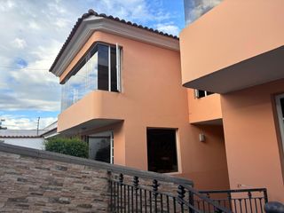 Foto 2 de Venta de oportunidad 2 casas-amplio jardín. Jardines del Este.