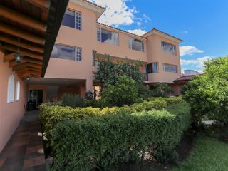 Foto 6 de Venta de oportunidad 2 casas-amplio jardín. Jardines del Este.