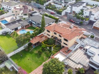 Foto 4 de Venta de oportunidad 2 casas-amplio jardín. Jardines del Este.