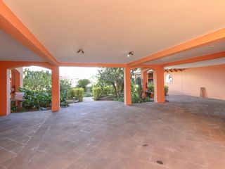 Foto 7 de Venta de oportunidad 2 casas-amplio jardín. Jardines del Este.